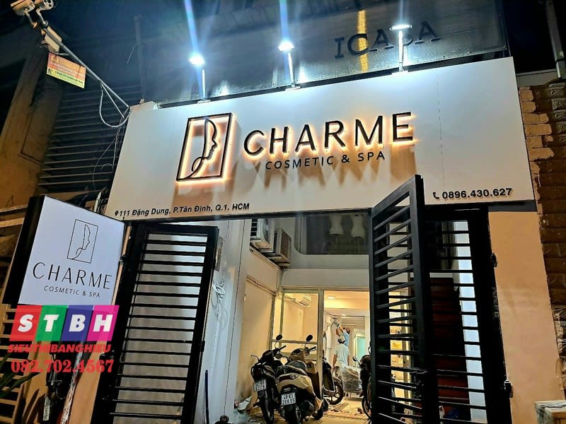 Bảng hiệu Charme Spa