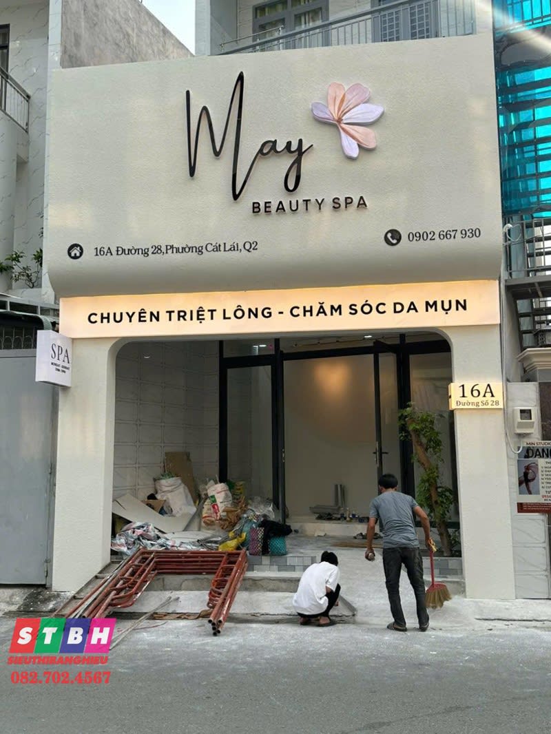Bảng hiệu spa MAY Beauty thiết kế tinh tế, kết hợp ánh sáng nổi bật