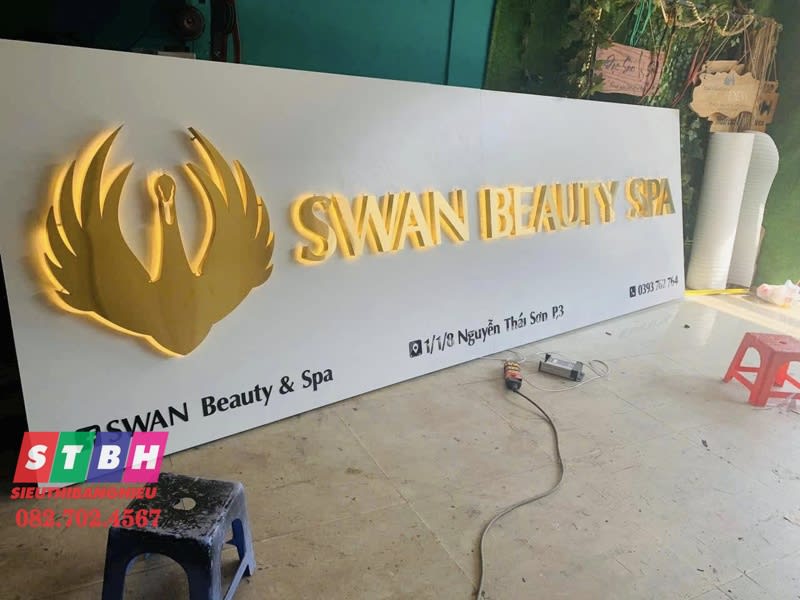 Bảng hiệu Swan Spa