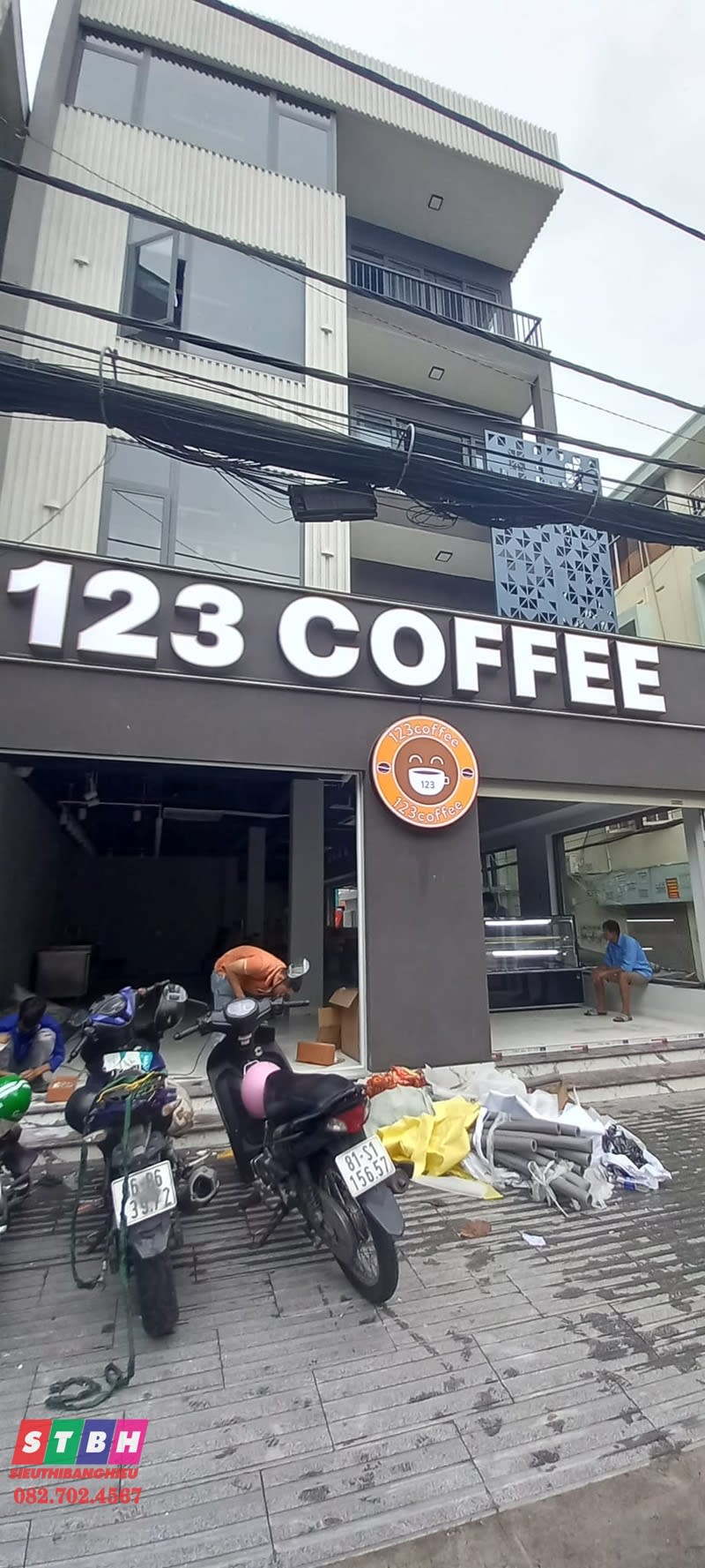 Bảng hiệu 123 Coffee