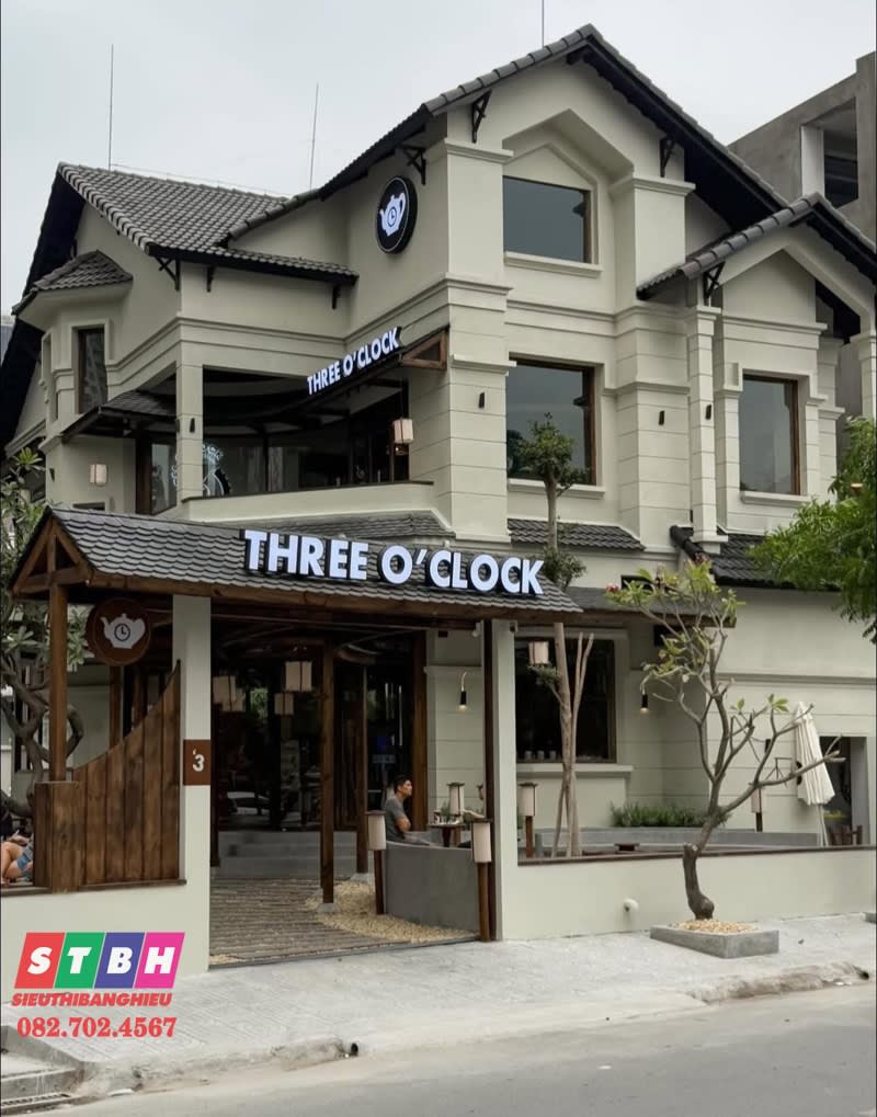 Bảng hiệu Cà Phê Three O'Clock