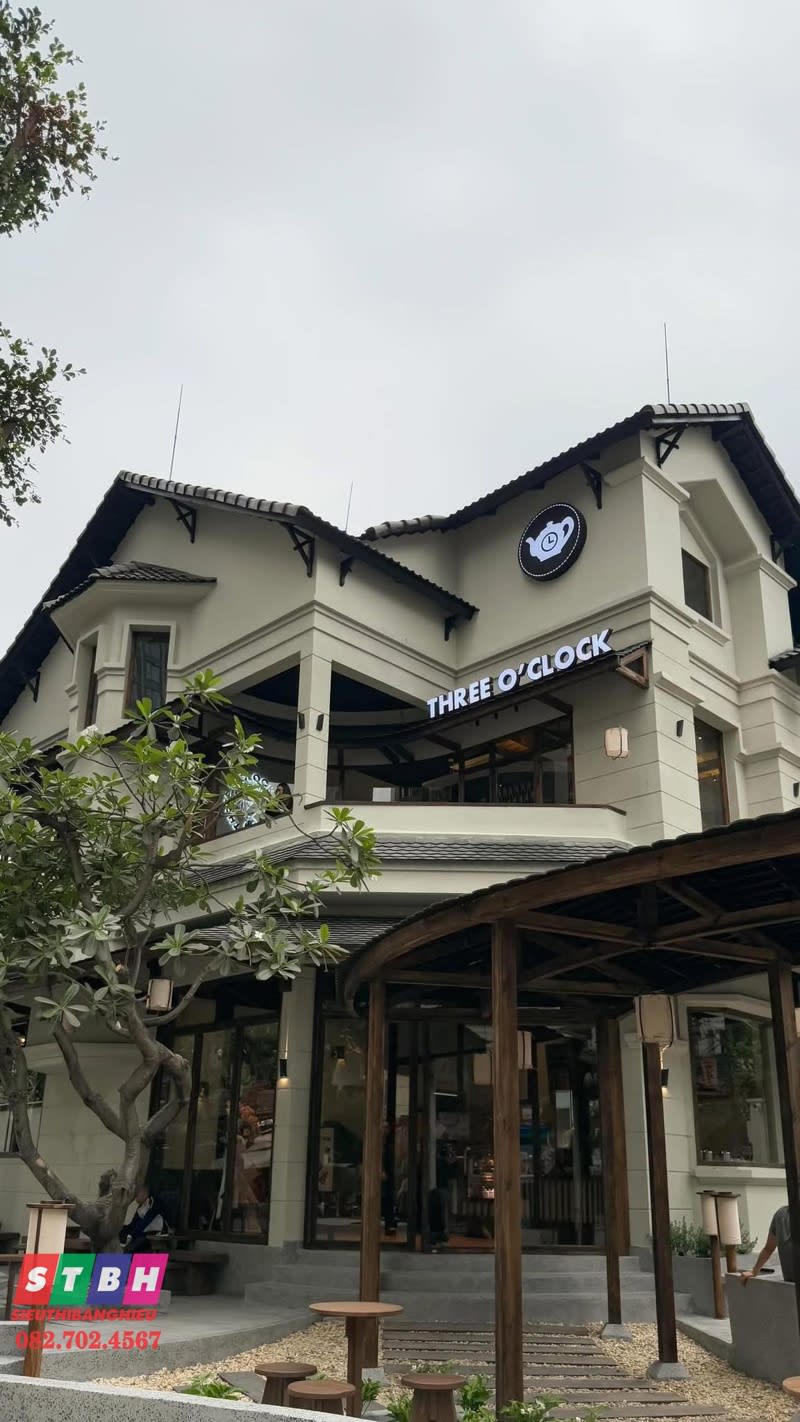 Bảng hiệu Cà Phê Three O'Clock