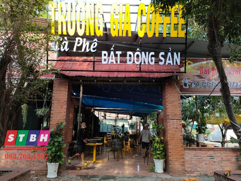 Bảng hiệu cà phê sân vườn