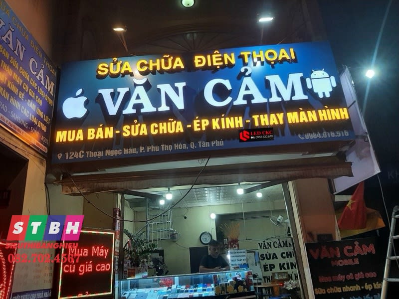 Bảng hiệu Văn Cảm