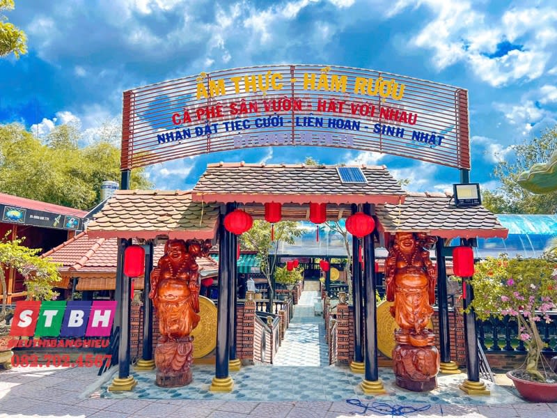 Bảng hiệu ẩm thực