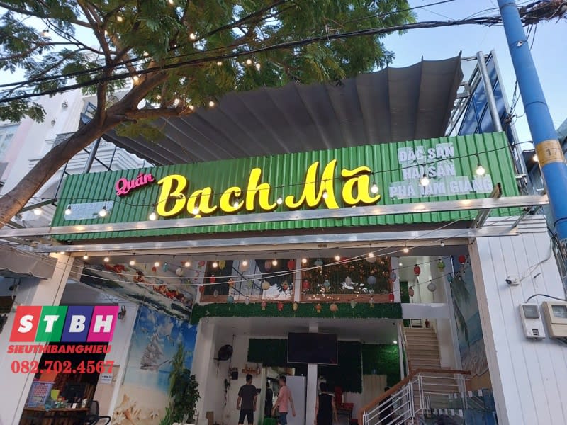 Bảng hiệu bạch mã