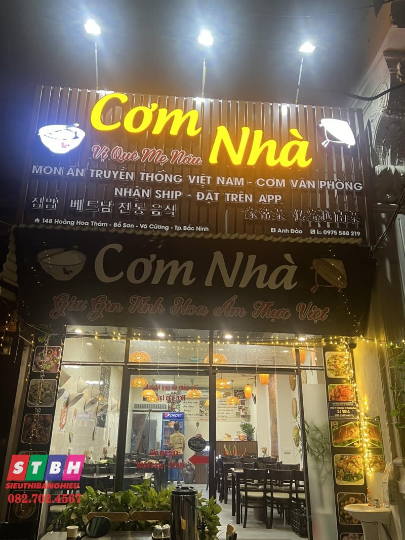 Bảng hiệu cơm nhà
