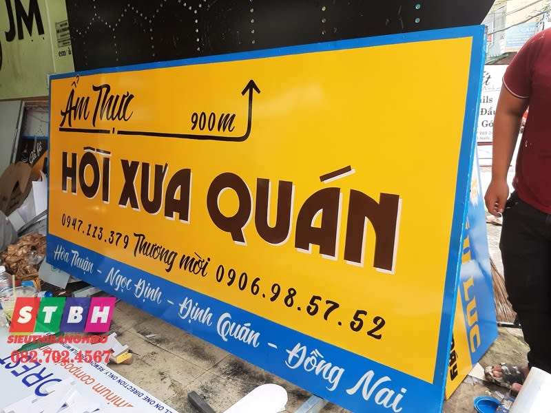 Bảng hiệu hồi xưa quán