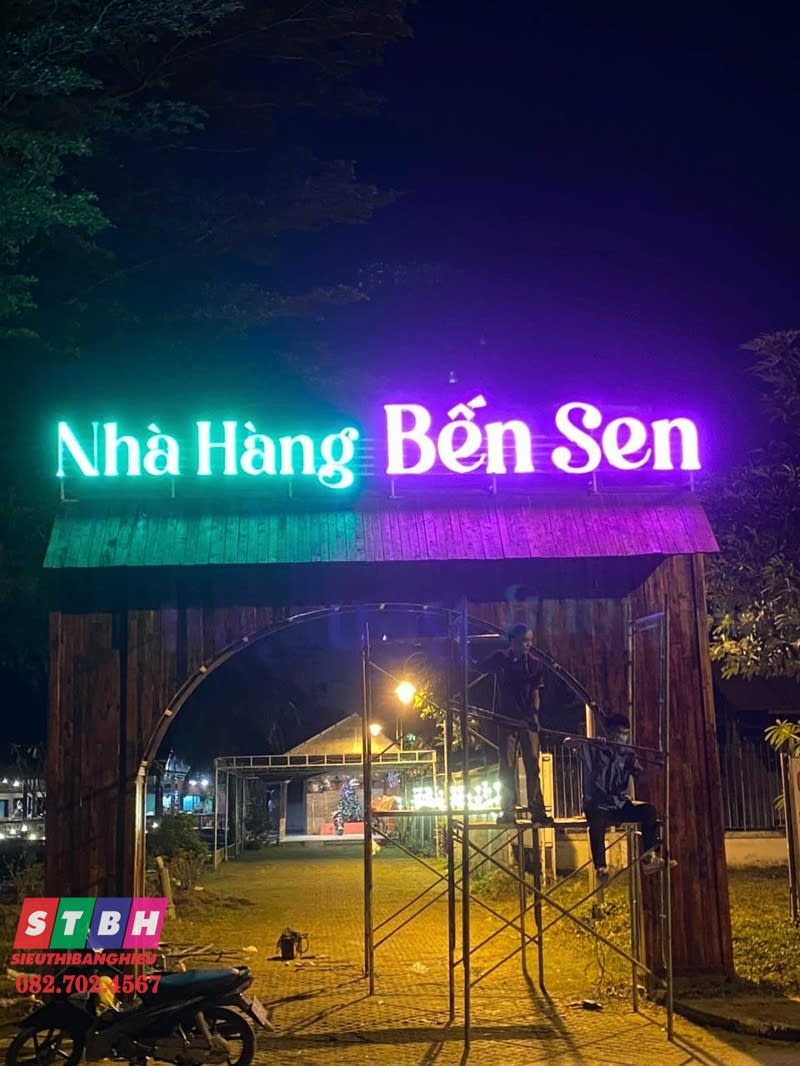 Bảng hiệu Bến sen