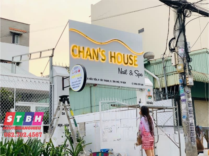 Bảng hiệu Chan's House