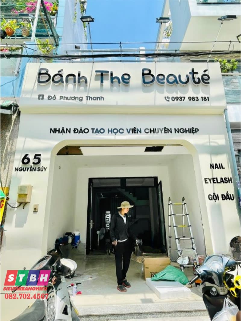 Bảng hiệu Nail Bánh