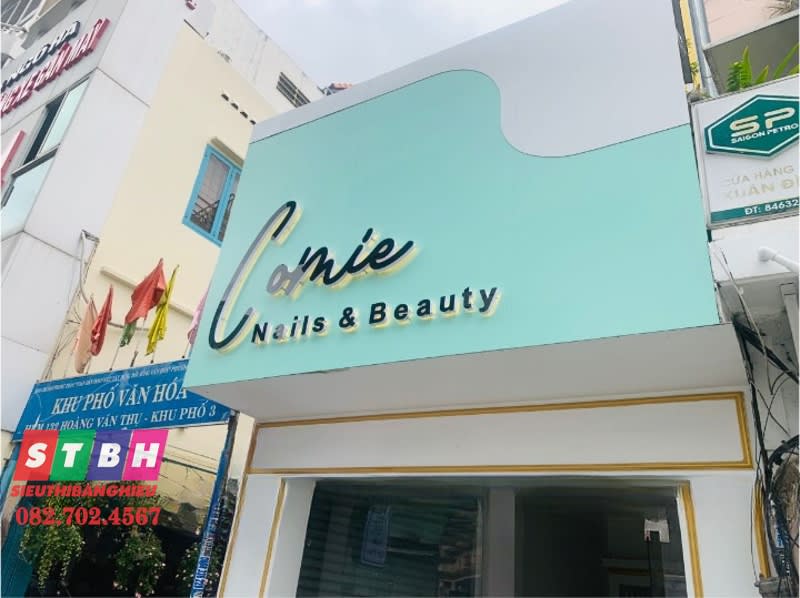 Bảng hiệu Nail Comie
