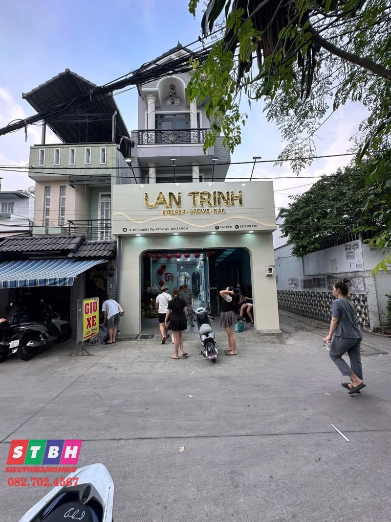 Bảng hiệu nail Lan Trinh