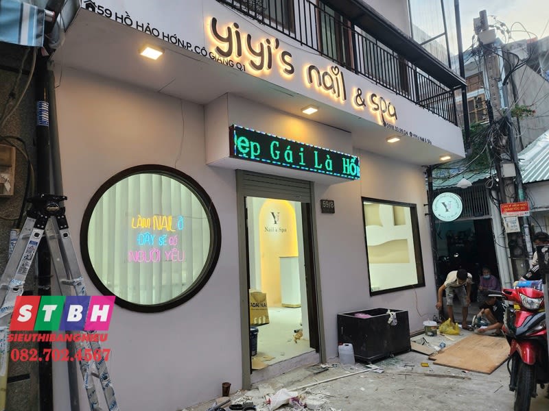 Bảng hiệu Nail Yiyi
