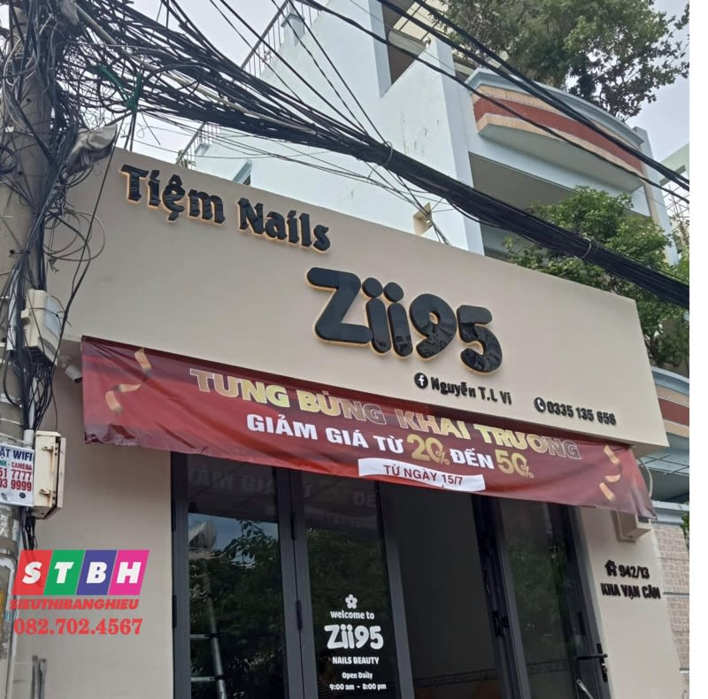 Bảng hiệu nail Zii