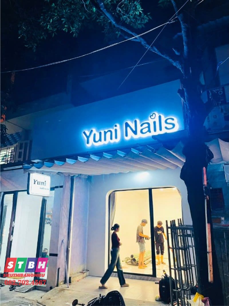 Bảng hiệu mica