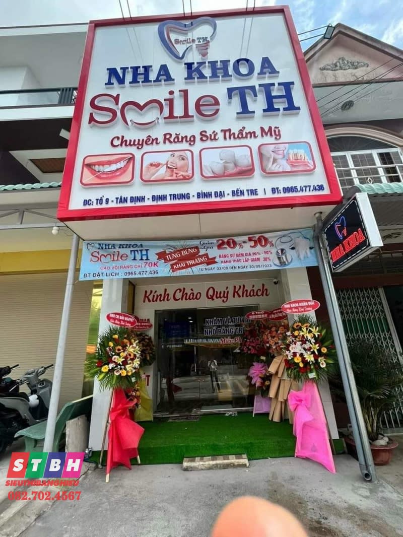 Bảng hiệu nha khoa Smile