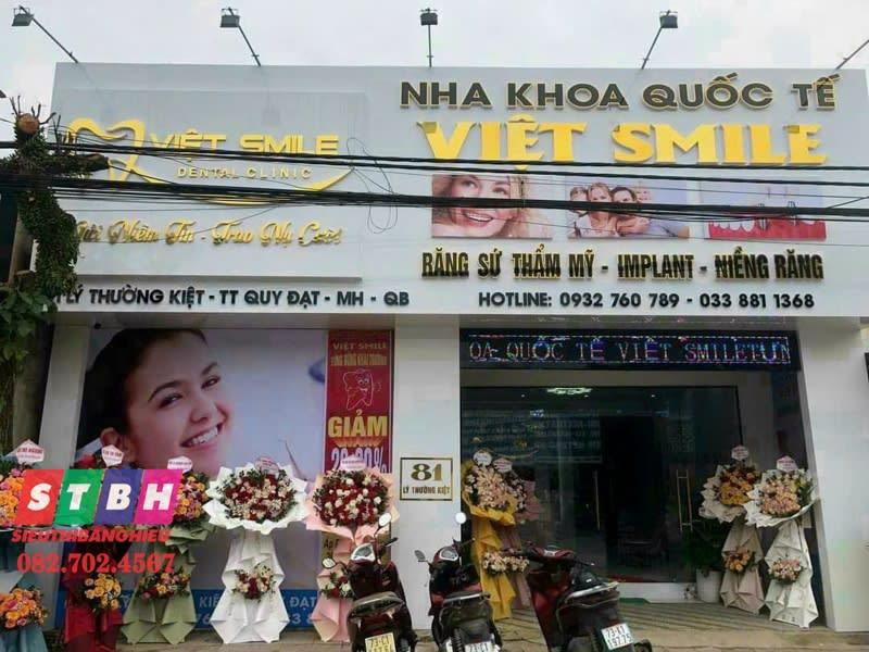 Bảngh hiệu nha khoa Việt Smile