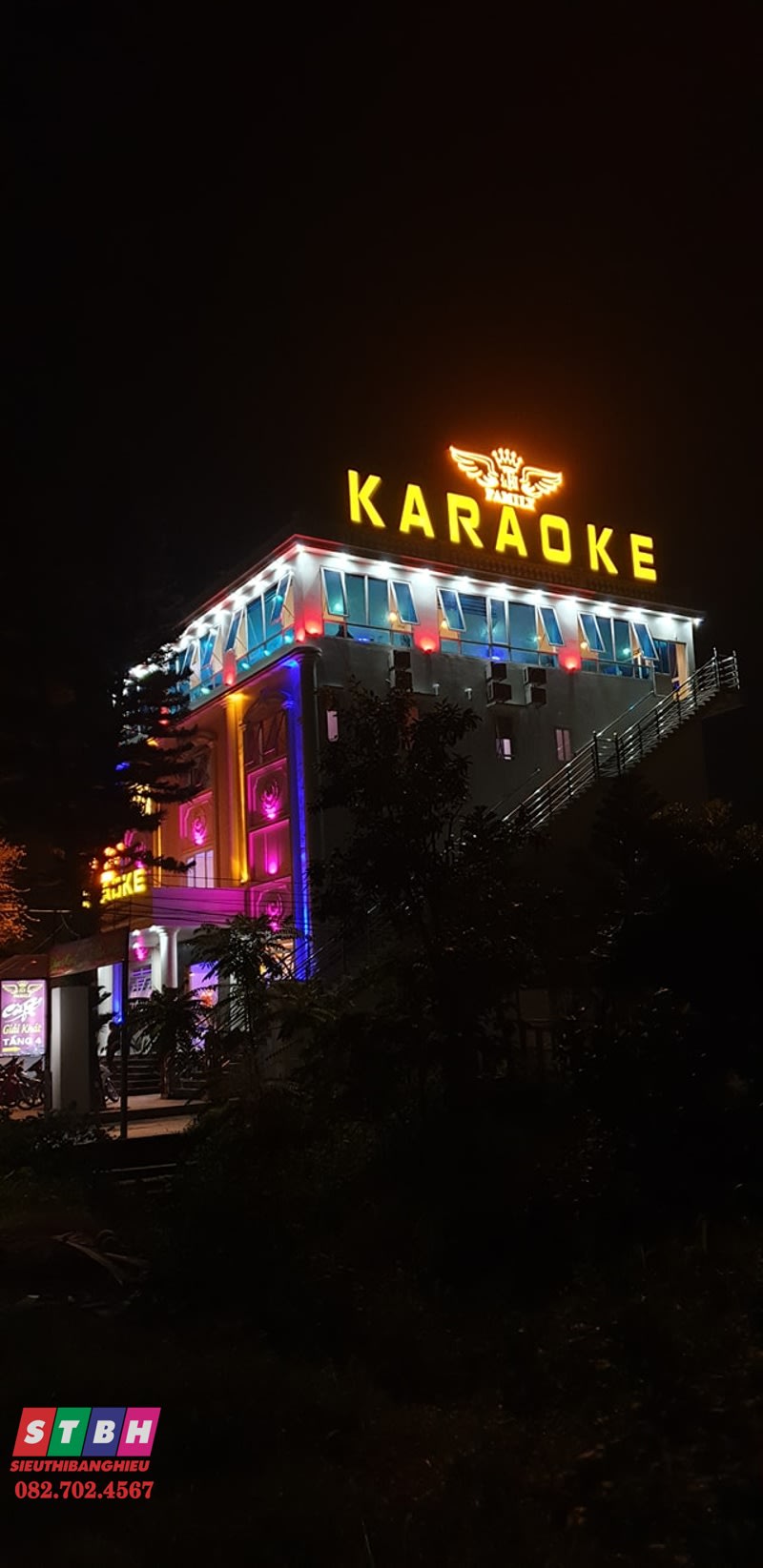Bảng hiệu karaoke