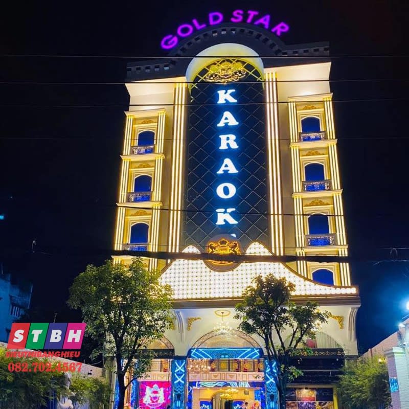 Bảng hiệu Karaoke Gold Star