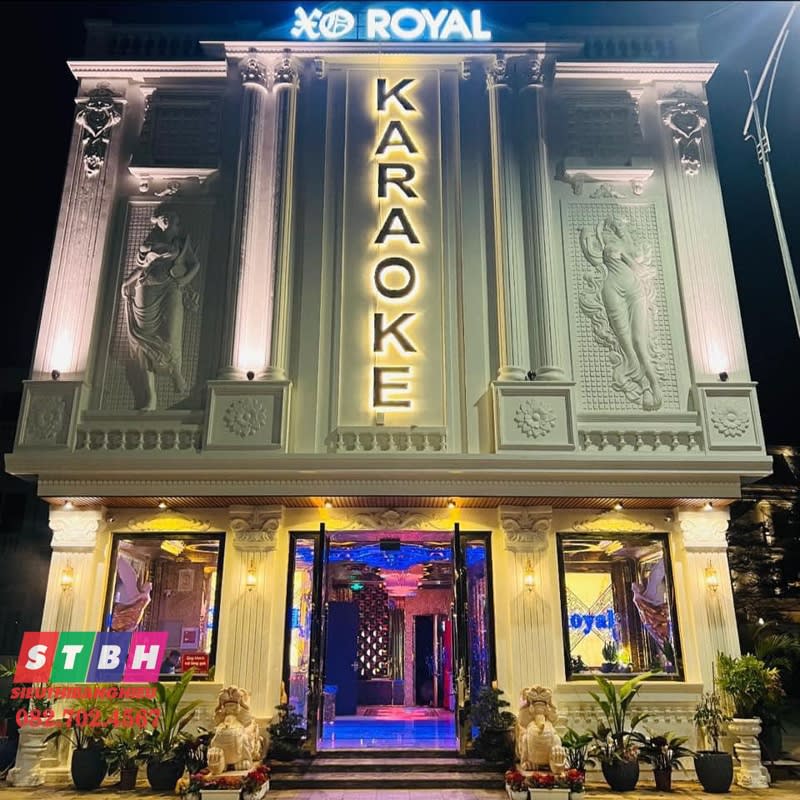 Bảng hiệu karaoke Royal