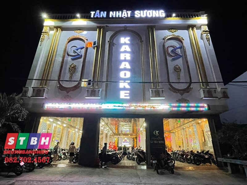 Bảng hiệu karaoke Tân Nhật Sương