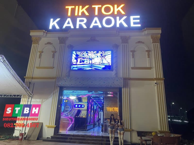 Bảng hiệu karaoke Tiktok