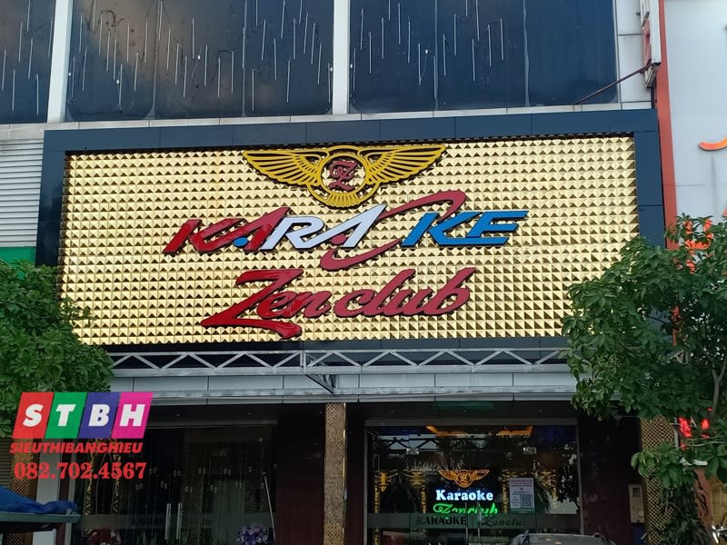 Bảng hiệu Karaoke Zenclub