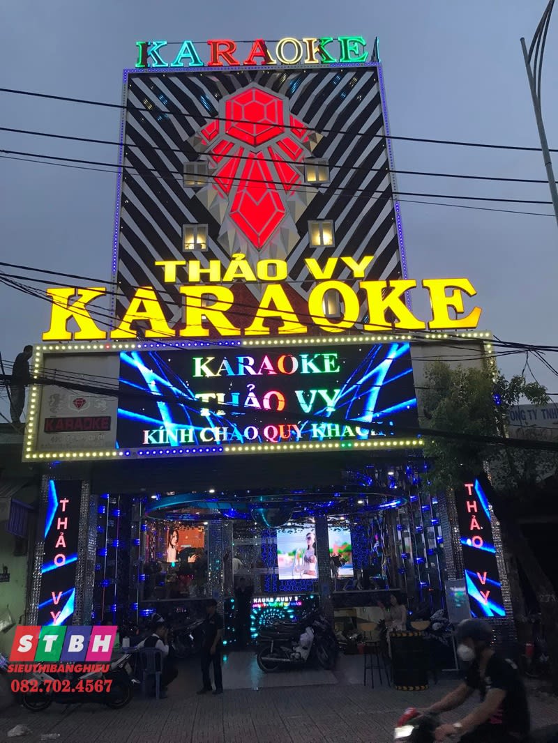 Bảng hiệu Thảo Vy karaoke