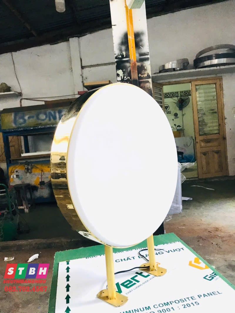 Hộp đèn hút nổi