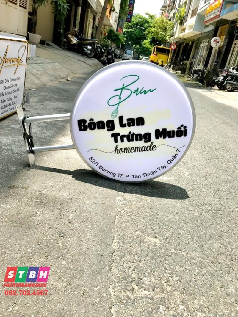 Hộp đèn hút nổi Bông Lan