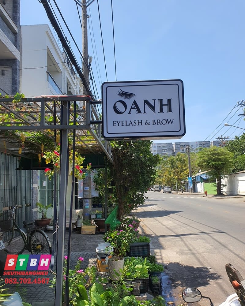 Hộp đèn mica Oanh