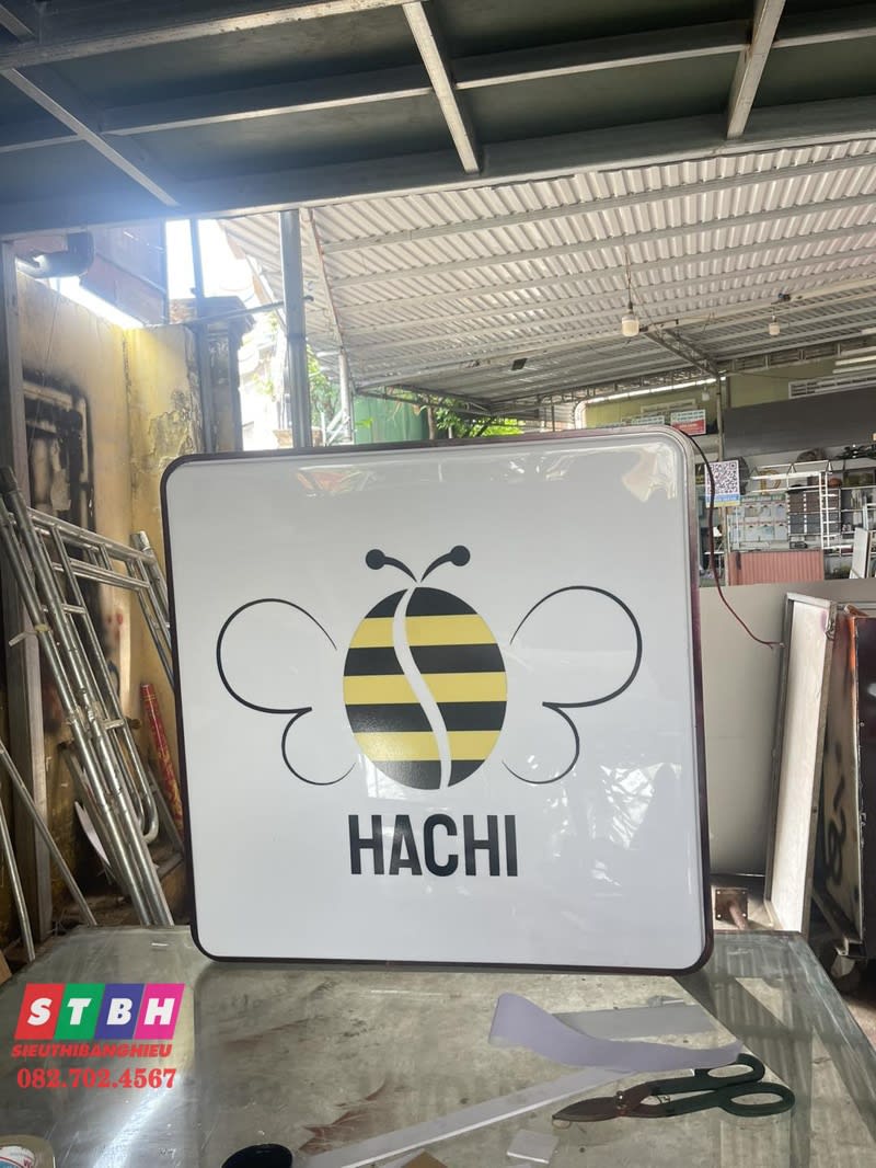 Hộp đèn vuong Hachi