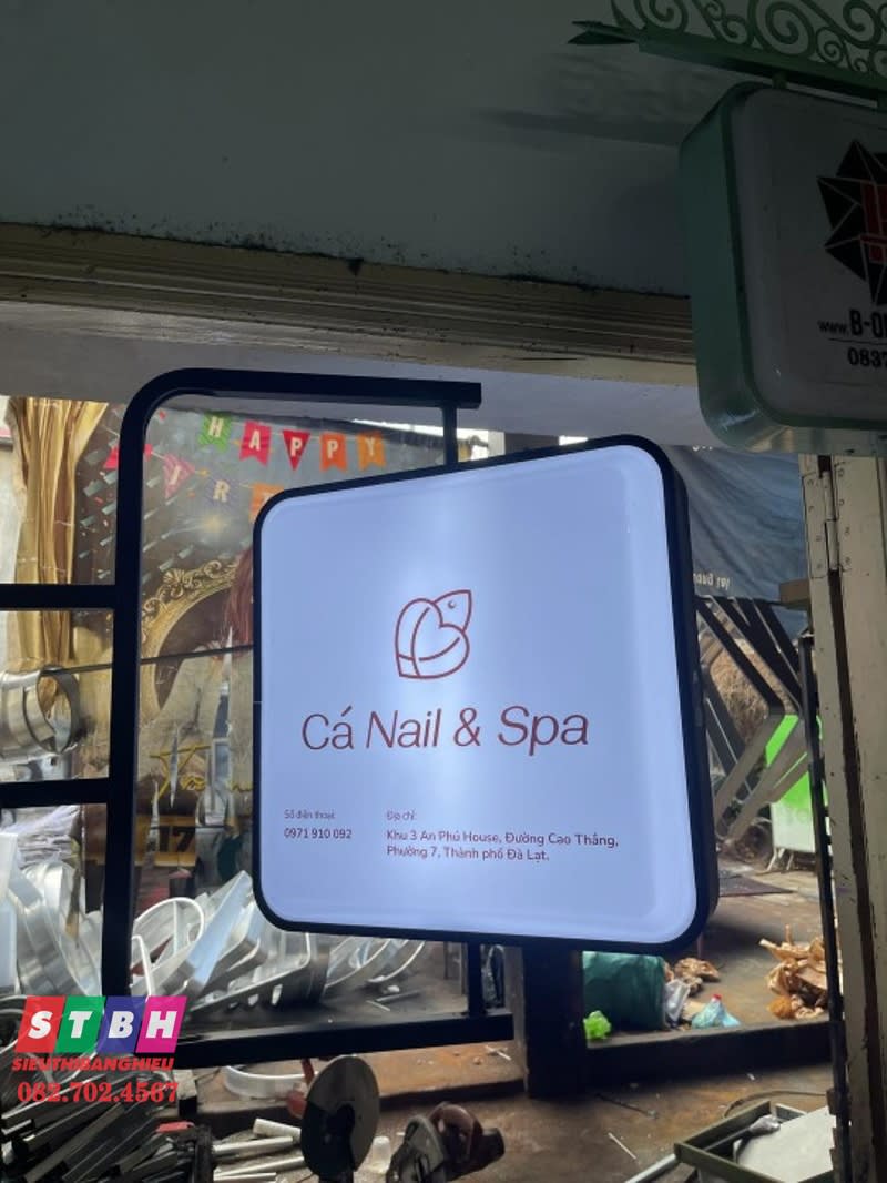 Hộp đèn Nails và Spa