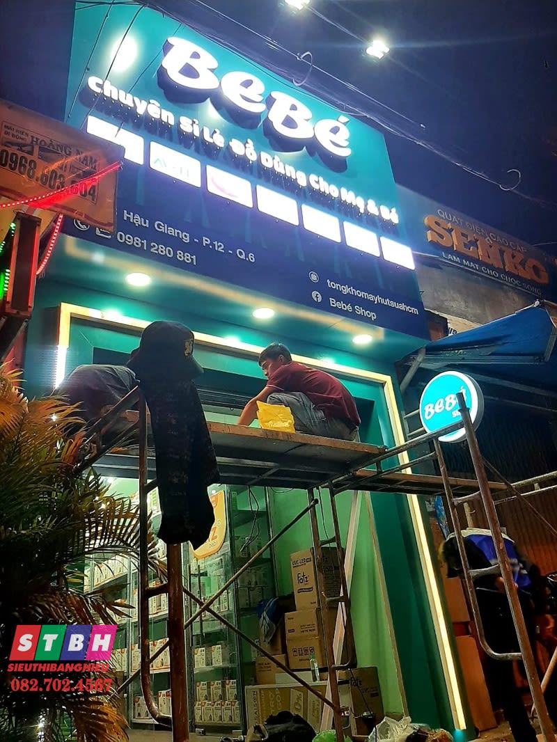 Chử nổi mica led Bebe
