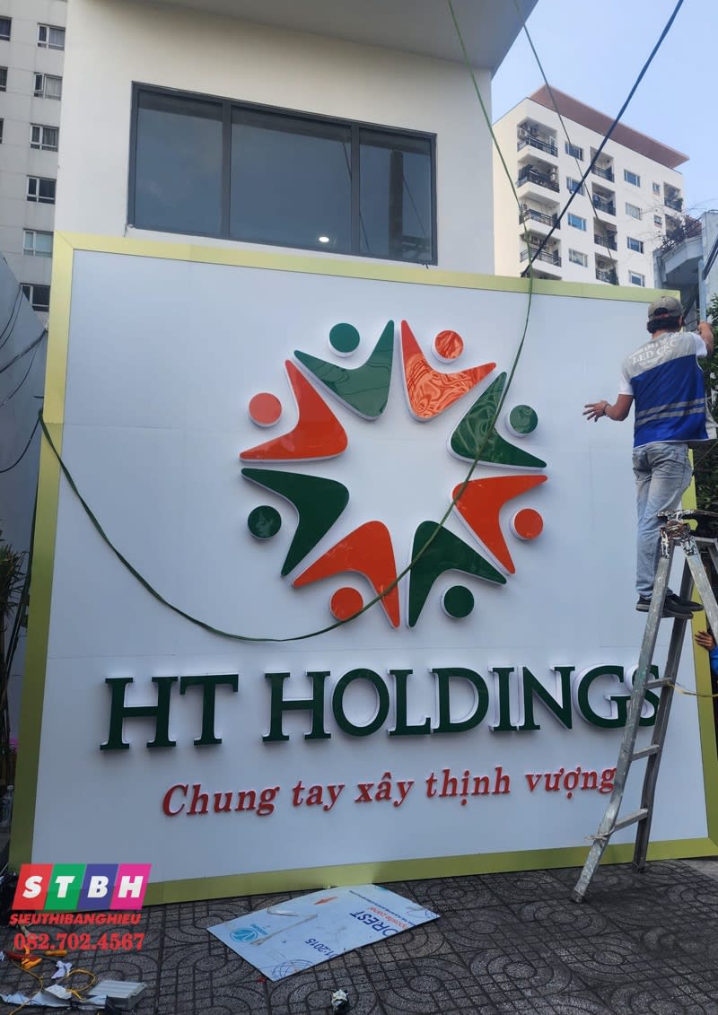 Chử nổi mica sáng chân