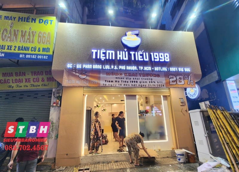 Chử nổi mica led Tiệm Hủ Tiếu