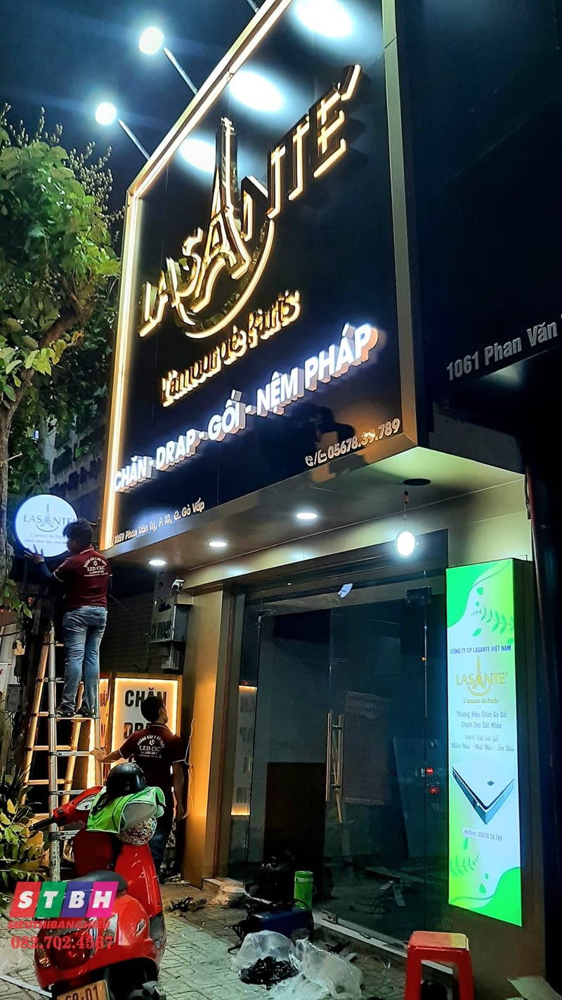 Chử nổi mica led