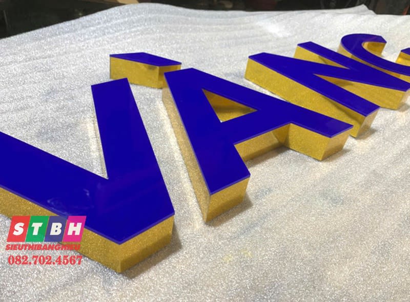 Chử nổi inox vàng gương mica