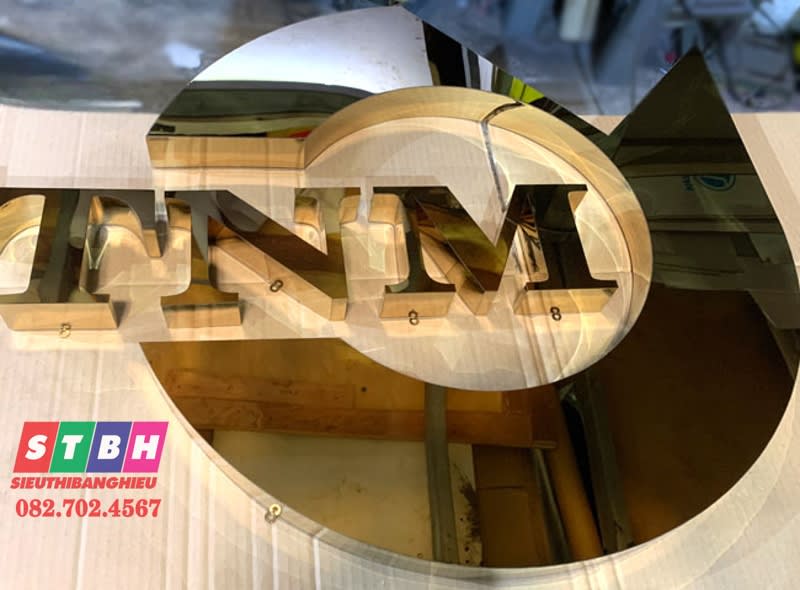 Chử nổi inox vàng gương TNM
