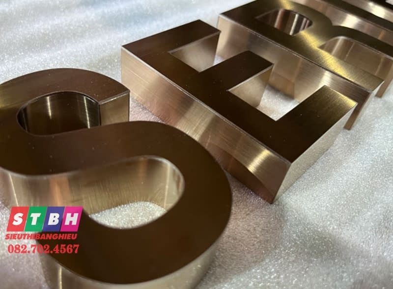 Chử nổi inox vàng xước đẹp