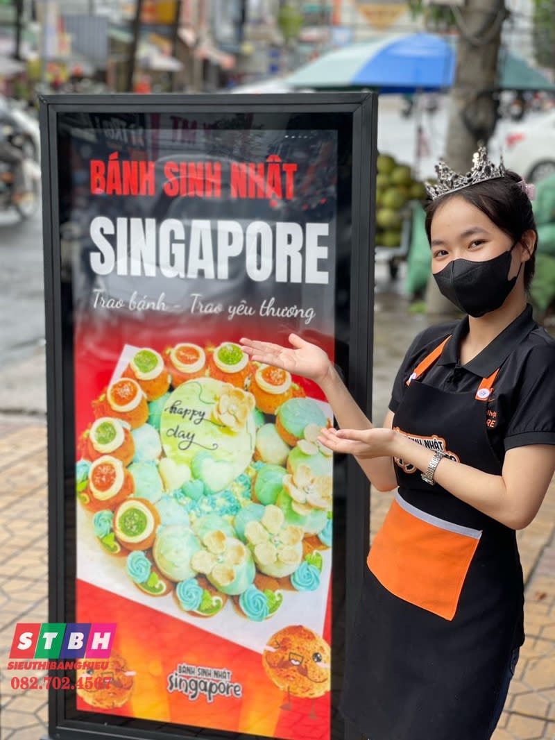 Standee 2 mặt bánh