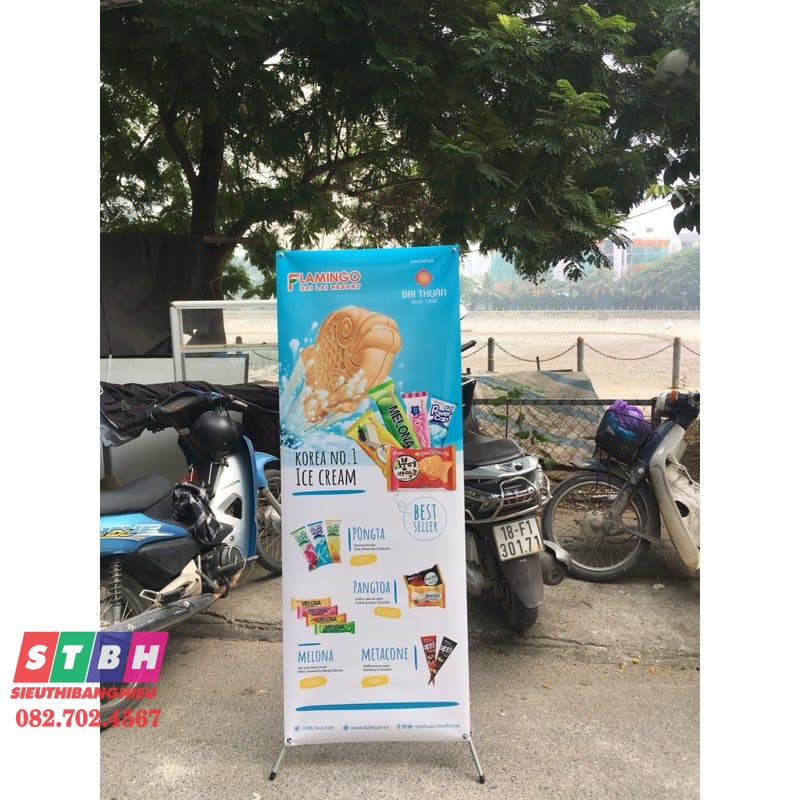 Standee chữ X