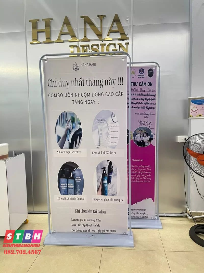 Standee chân đứng