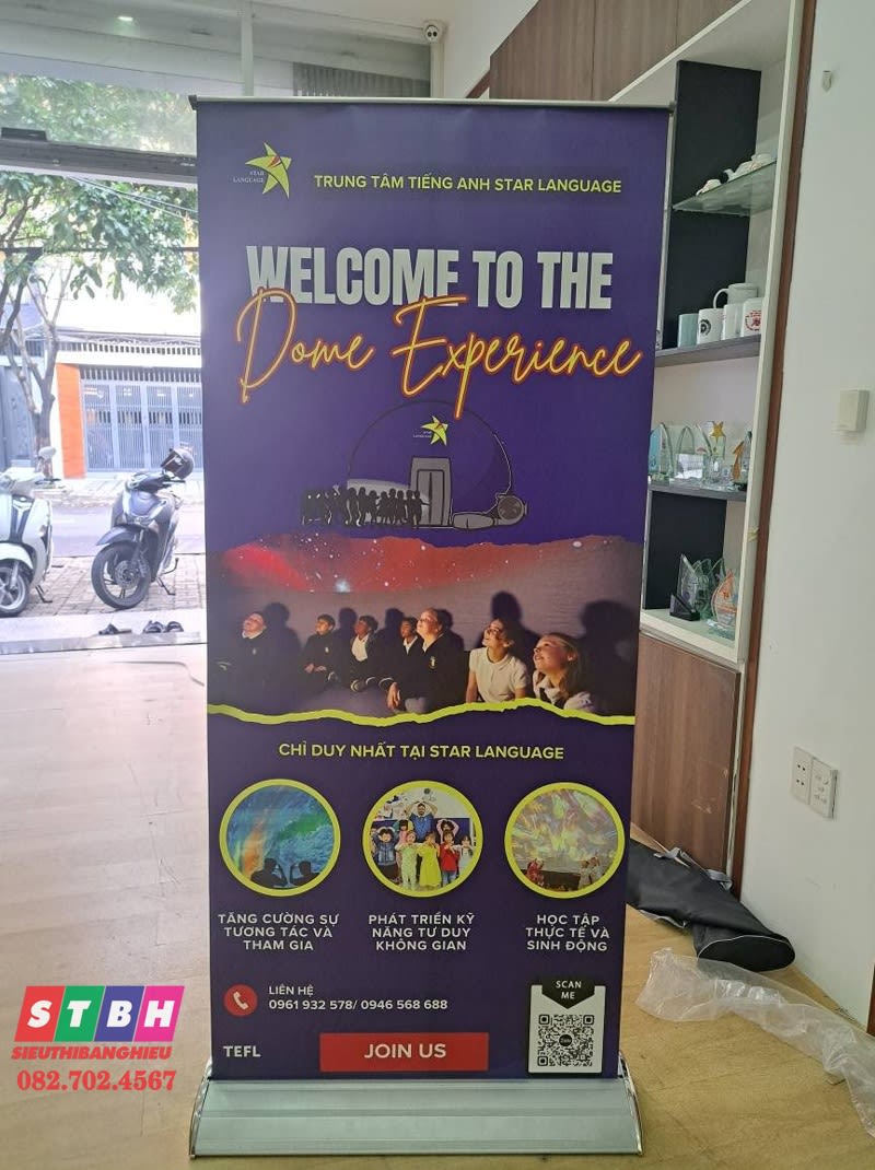 Standee cuốn Giới thiệu