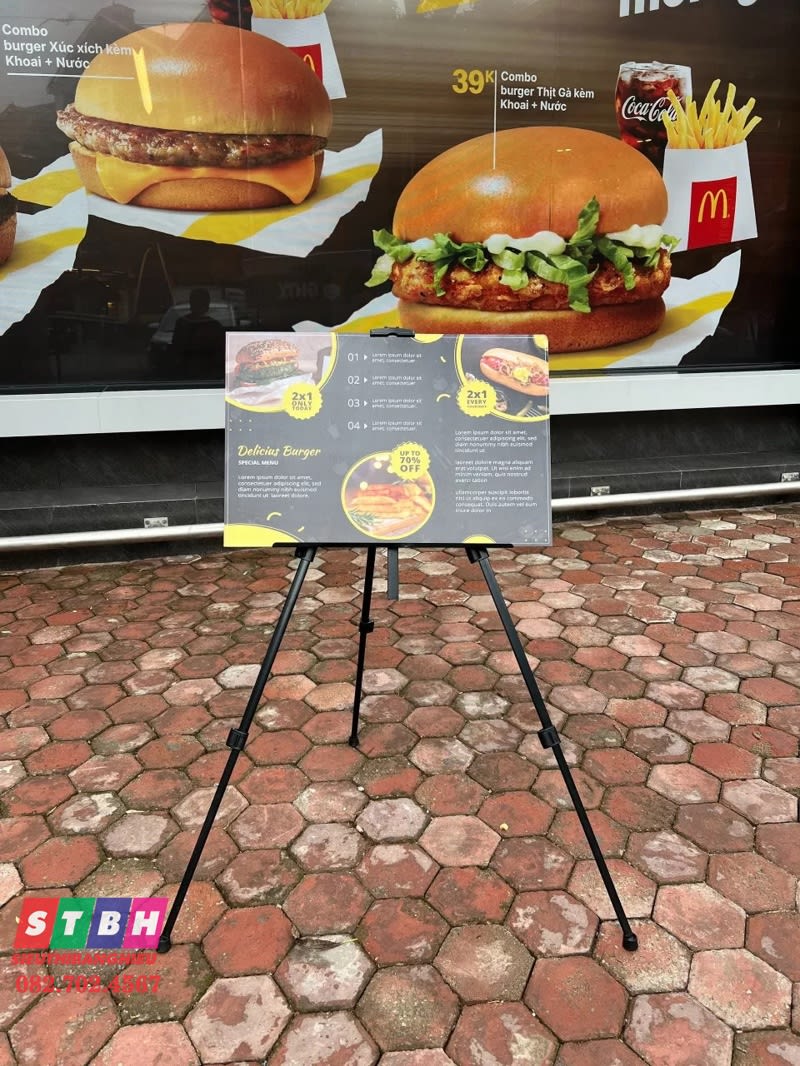 Standee chân sắt