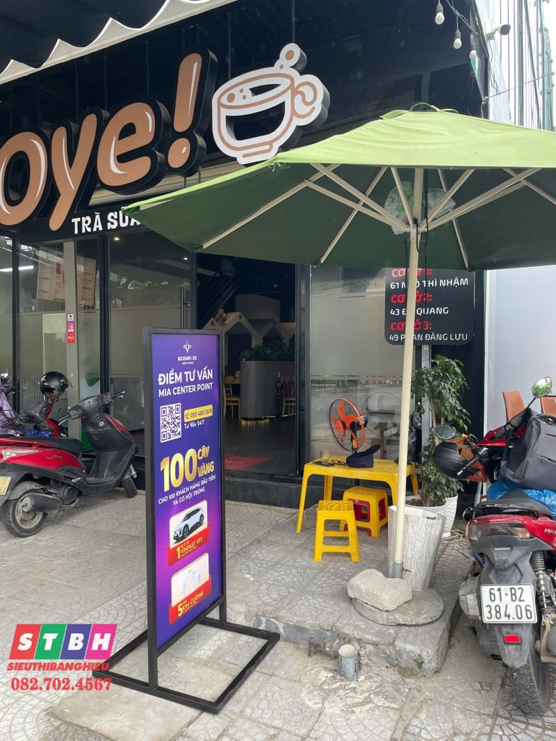 Standee quảng cáo chân đứng