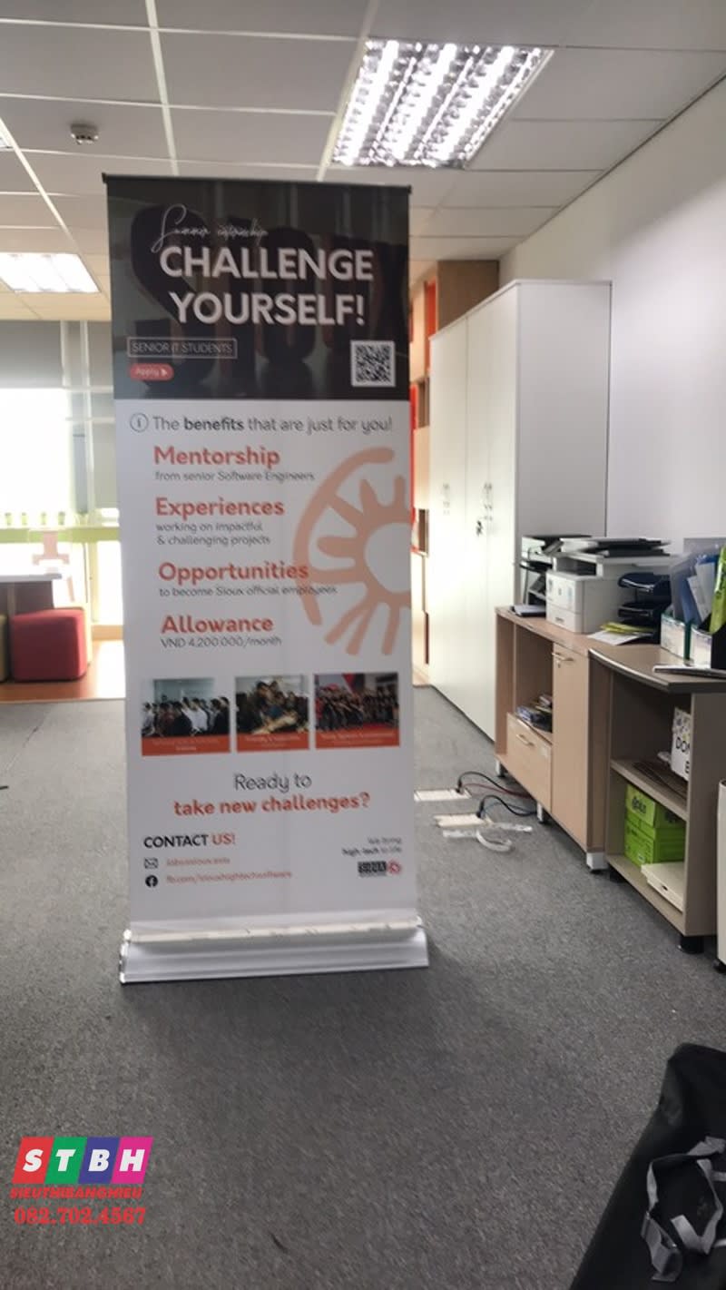 Standee quảng cáo cuốn