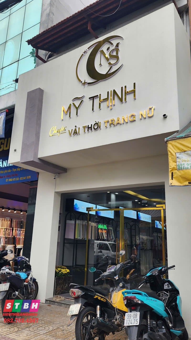 Bảng hiệu chất liệu inox thiết kế sang trọng