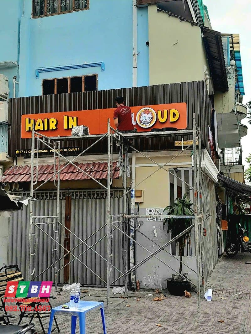 Thi công và lắp đặt bảng hiệu